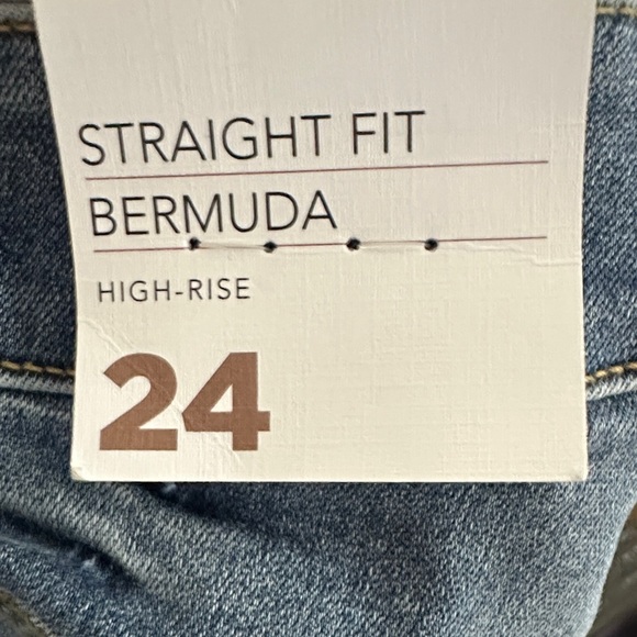 Lane Bryant Straight Fit Denim High Rise Bermuda Shorts Women's Plus size 24 NWT - Picture 3 of 7